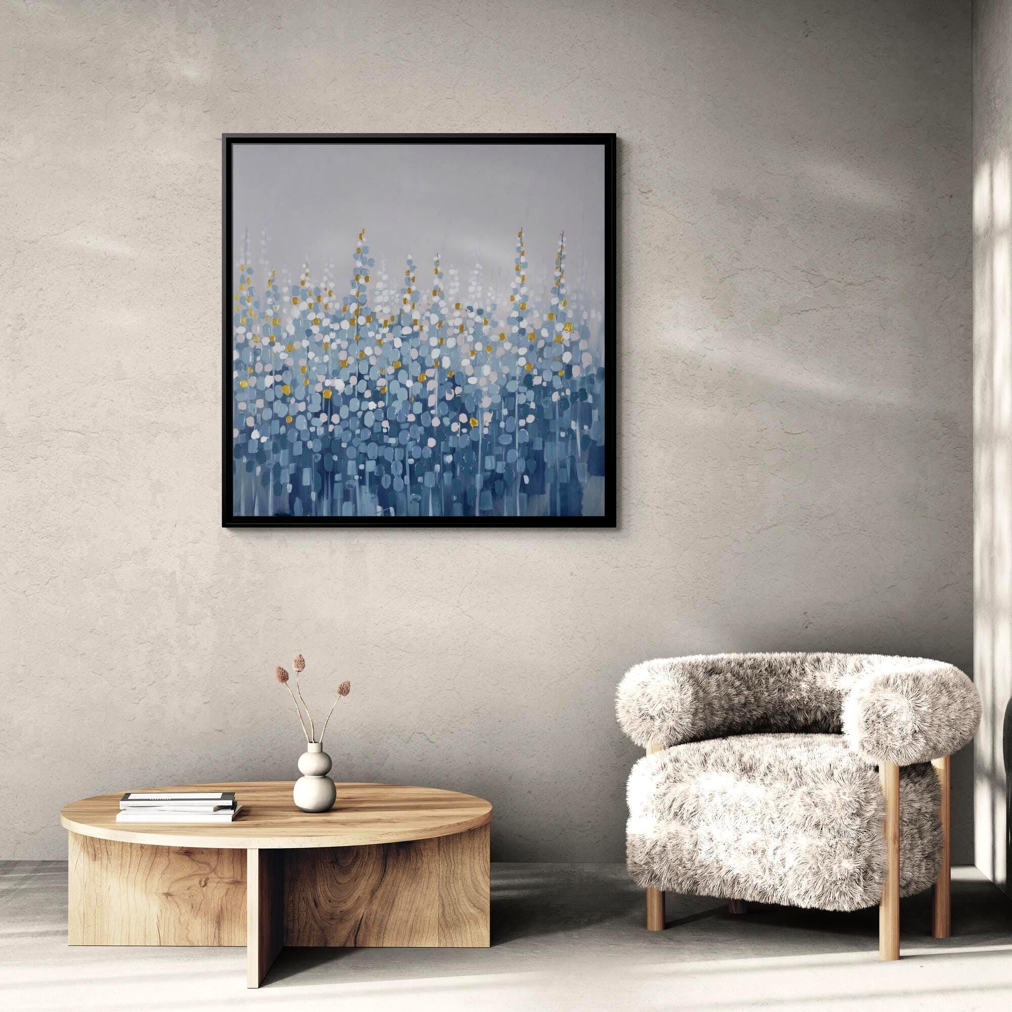 Abstrakte blaue Wiesenkunst – Gerahmtes Leinwandbild