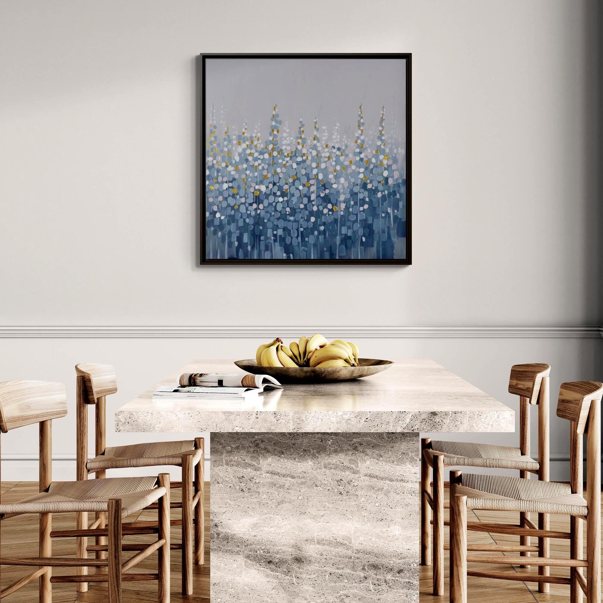 Abstrakte blaue Wiesenkunst – Gerahmtes Leinwandbild