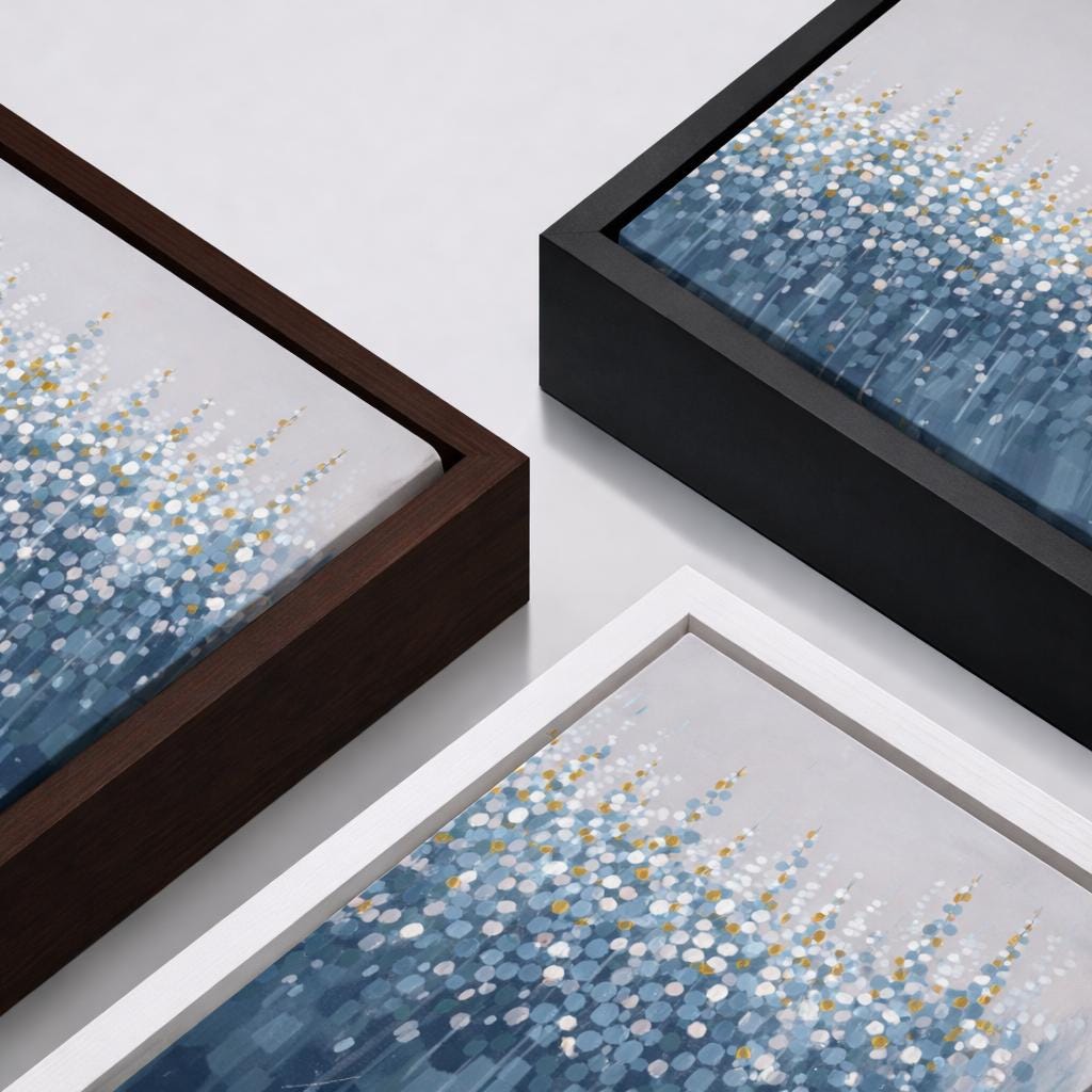 Abstrakte blaue Wiesenkunst – Gerahmtes Leinwandbild