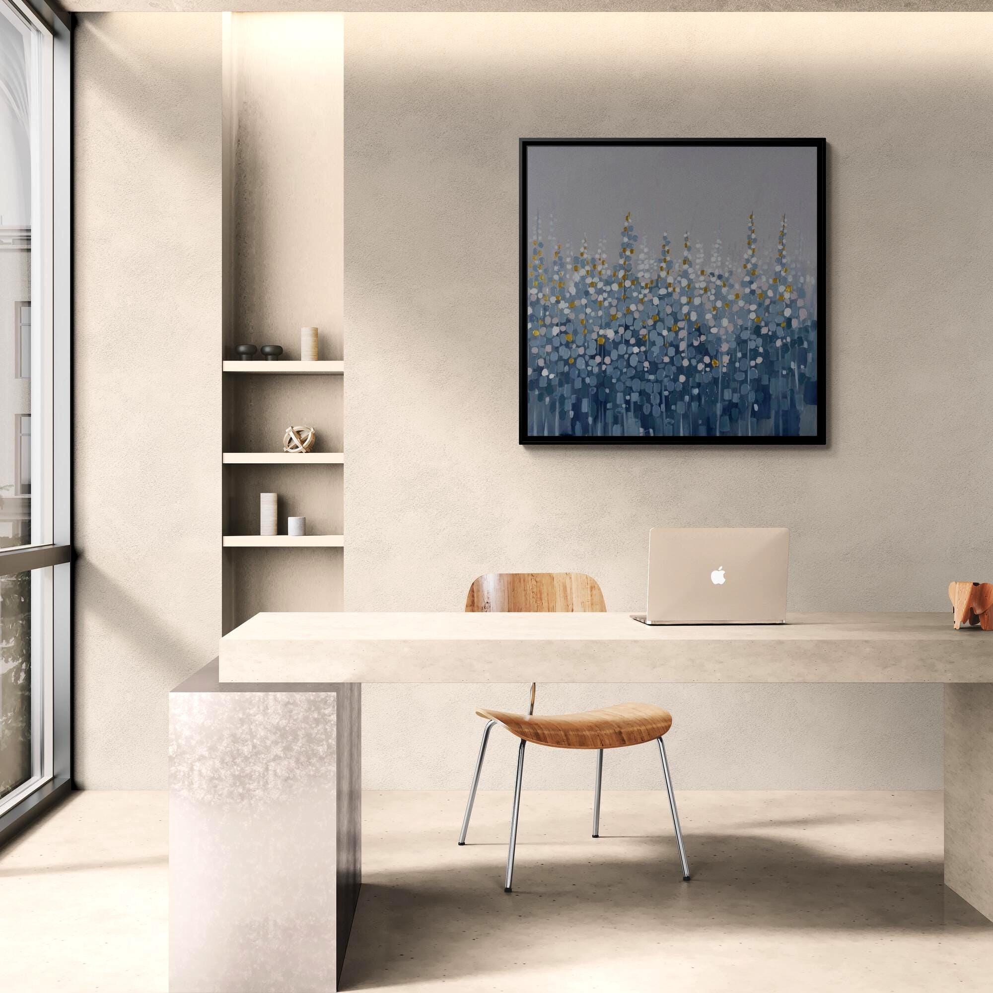 Abstrakte blaue Wiesenkunst – Gerahmtes Leinwandbild