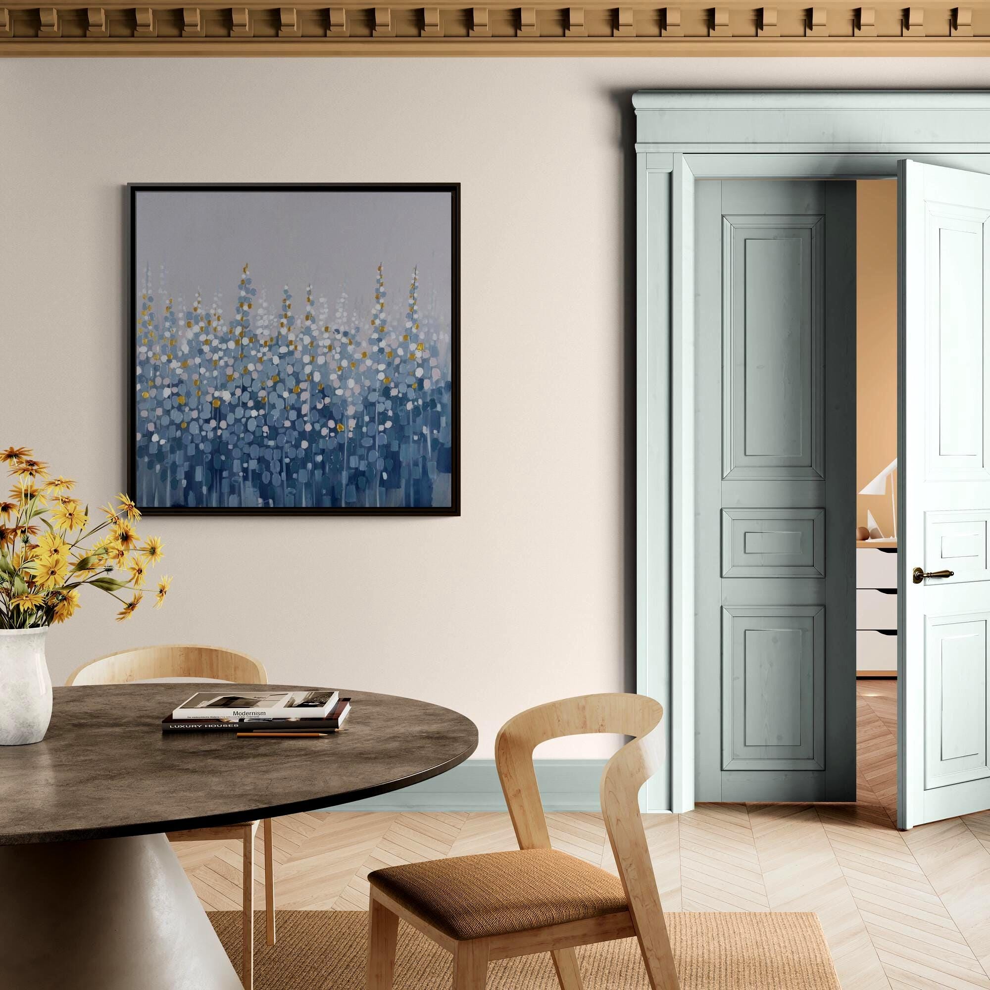 Abstrakte blaue Wiesenkunst – Gerahmtes Leinwandbild