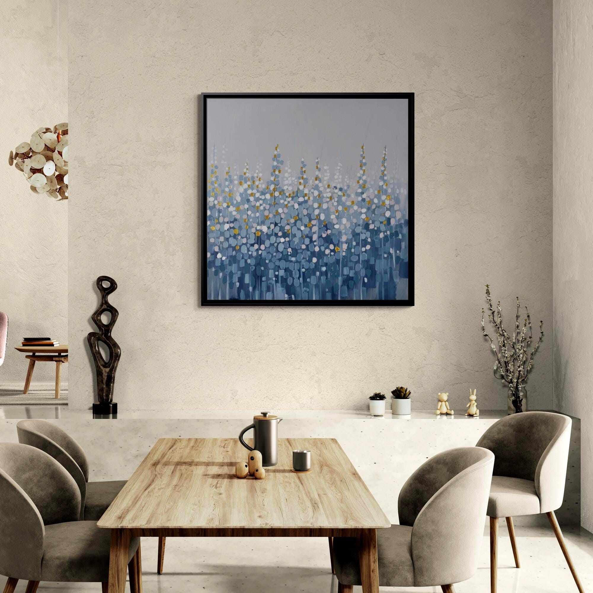 Abstrakte blaue Wiesenkunst – Gerahmtes Leinwandbild